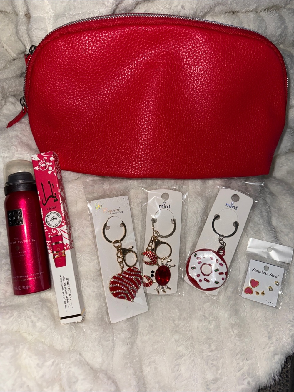 7 pieces Red Pebbled Cosmetic Pouch with Red Accent Keychains